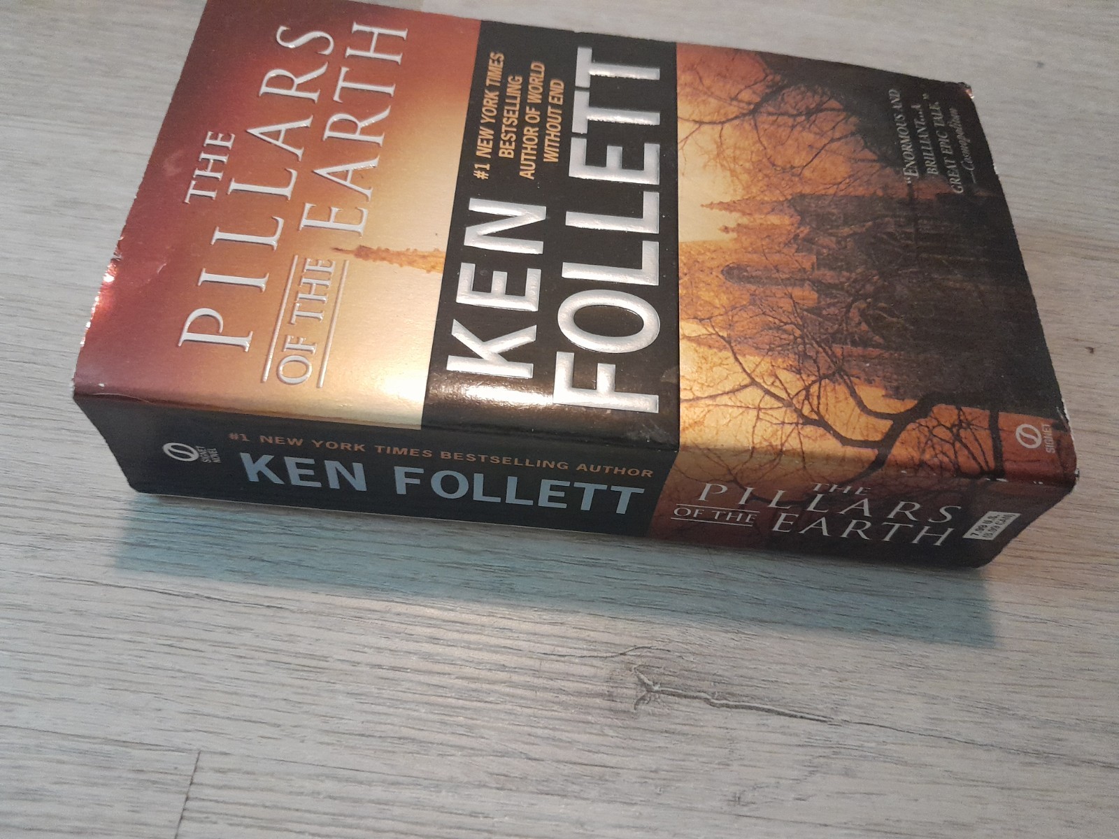 1990 The Pillars of the Earth Ken Follett 1st Signet Printing Paperback