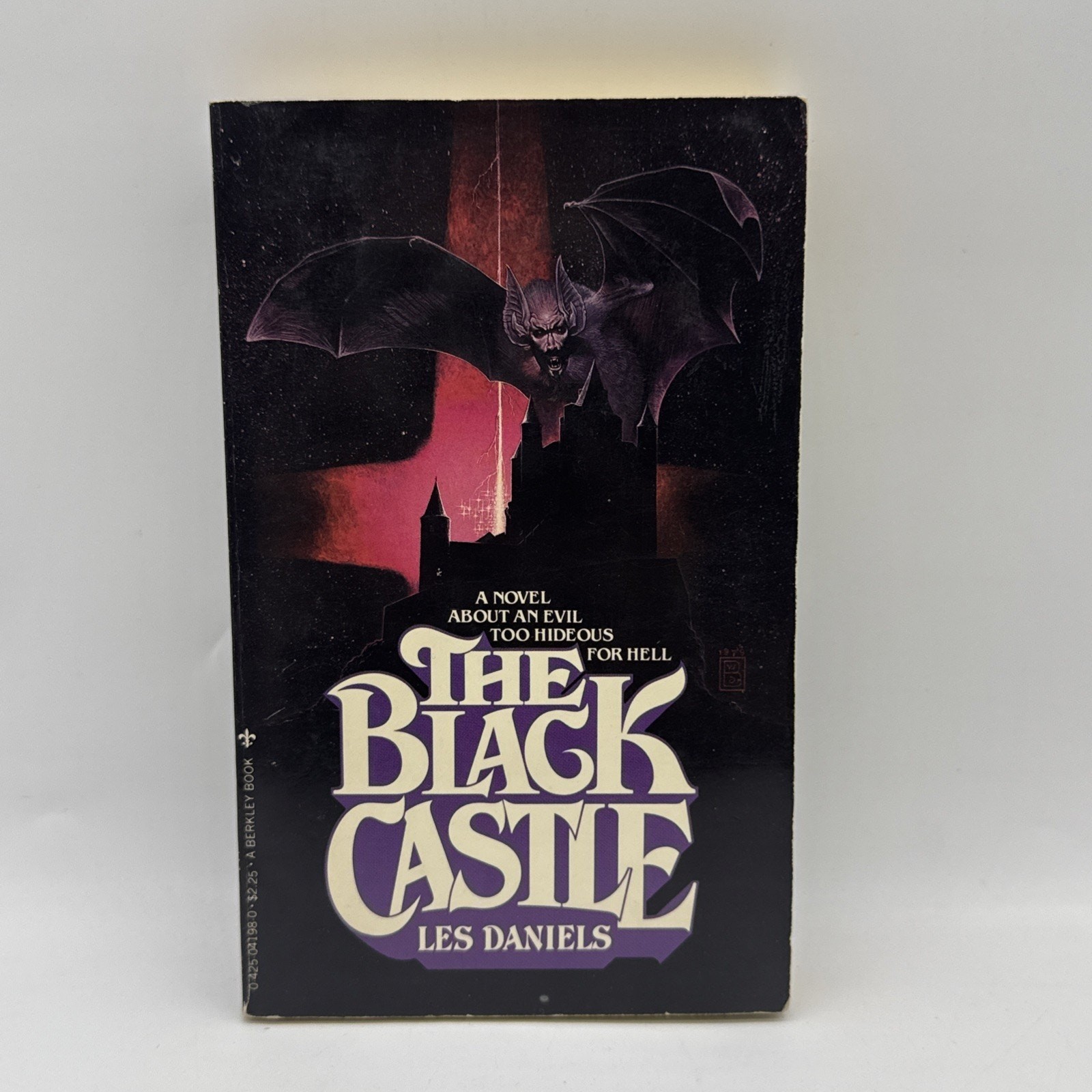 THE BLACK CASTLE BY LES DANIELS PB BOOK 1ST BERKLEY (1979)