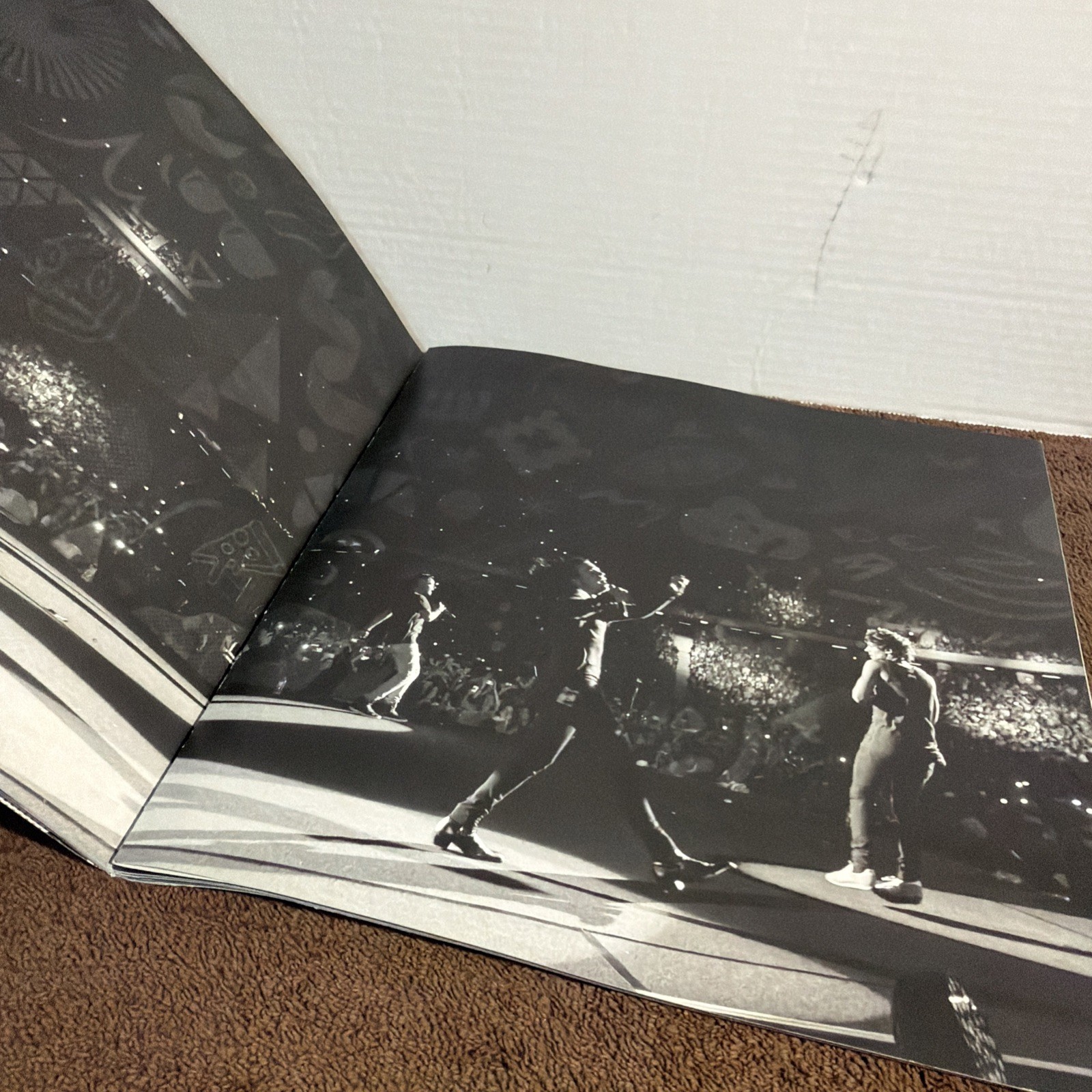ONE DIRECTION ON THE ROAD AGAIN TOUR 2015 PROGRAM SOUVENIR BOOK
