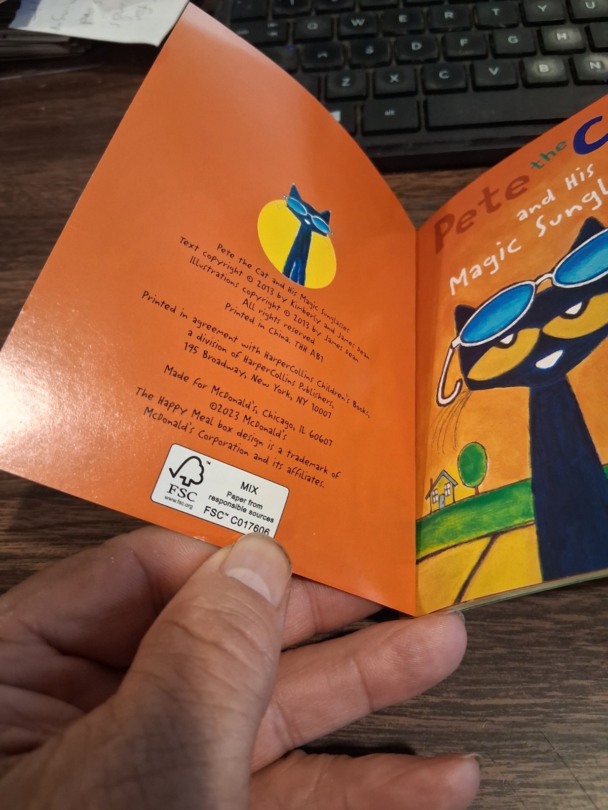 PETE THE CAT AND HIS MAGIC SUNGLASSES BY KIM & JAMES DEAN, SOFT COVER, 34 PAGES