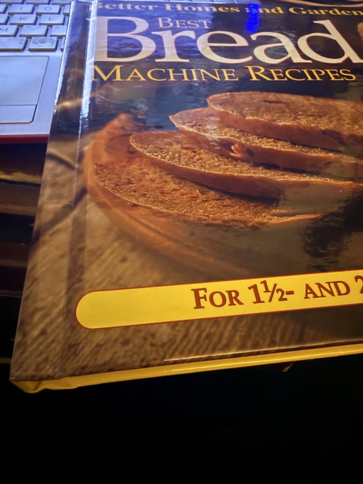 Better Home & Gardens Best Bread Machine Recipes for 1 1/2 -2 lb loaves. 1997.