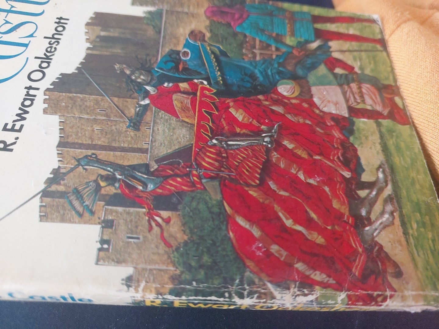 A Knight and His Castle (Beaver Books) By R Ewart Oakeshott PAPERBACK
