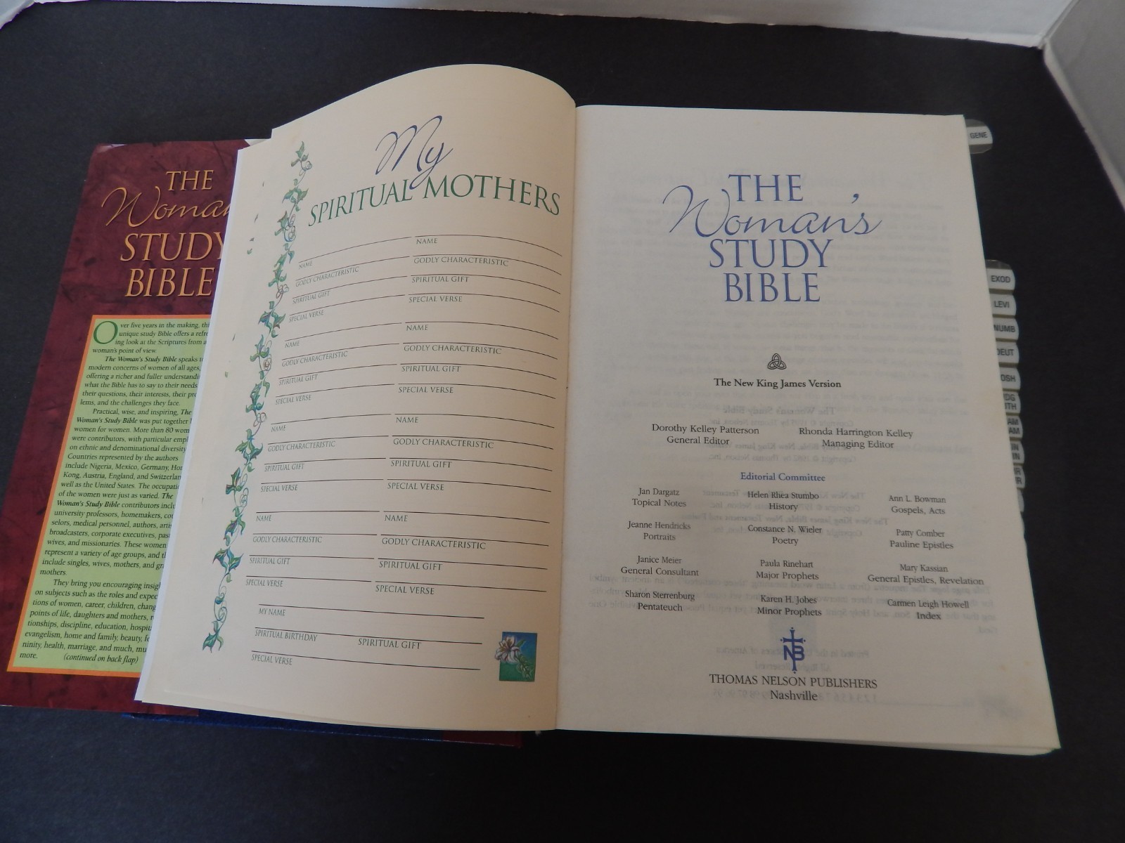 Woman’s Study Bible NKJV by Thomas Nelson Pub. (HBDJ 1995)