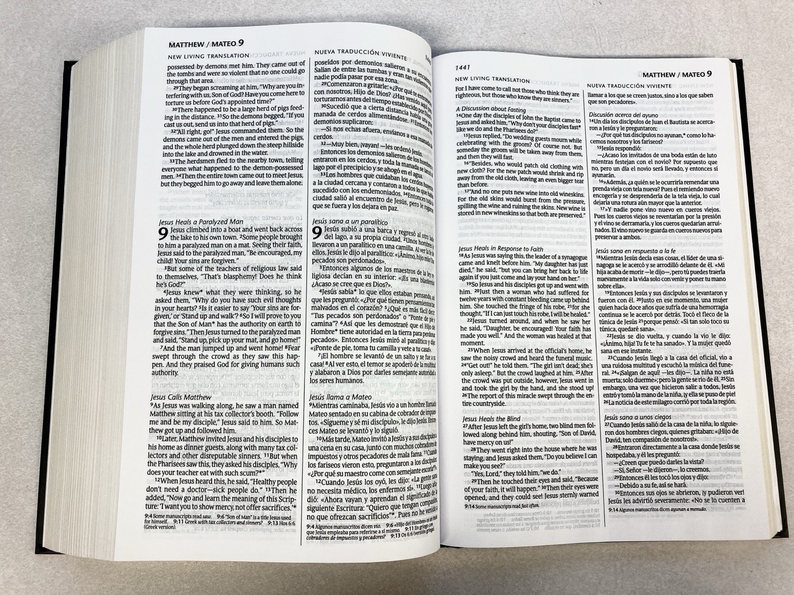 Holy Bible / Santa Biblia English-Spanish Bilingual Bilingue Bible NLT/NTV