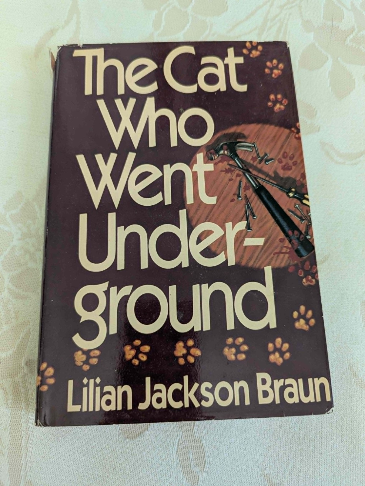 4 “The Cat Who” books by Lilian Jackson Braun, 1 by Rita Mae Brown (“Tail Gait”)