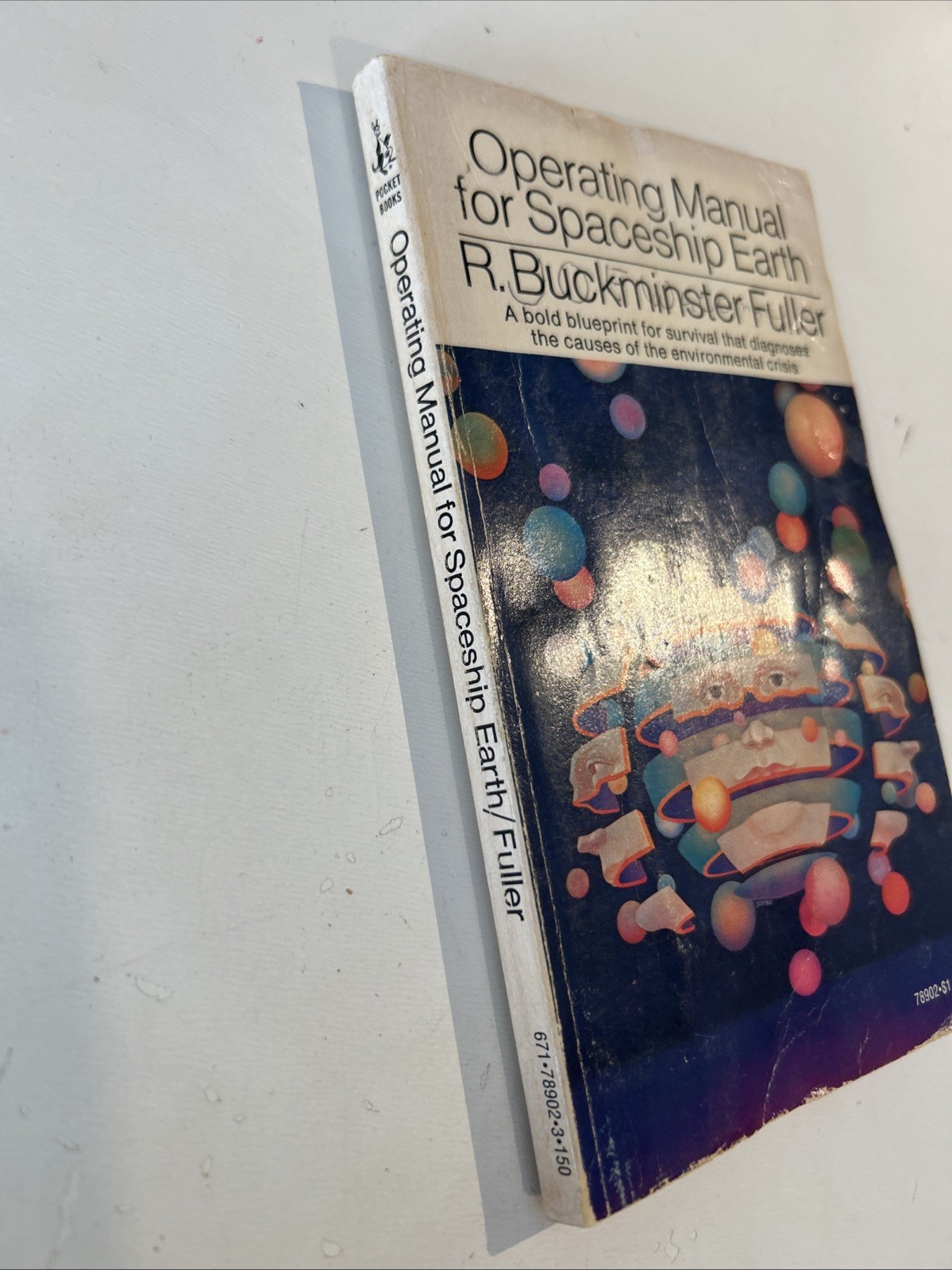 Operating Manual for Spaceship Earth, R. Buckminster Fuller VTG 1974 paperback