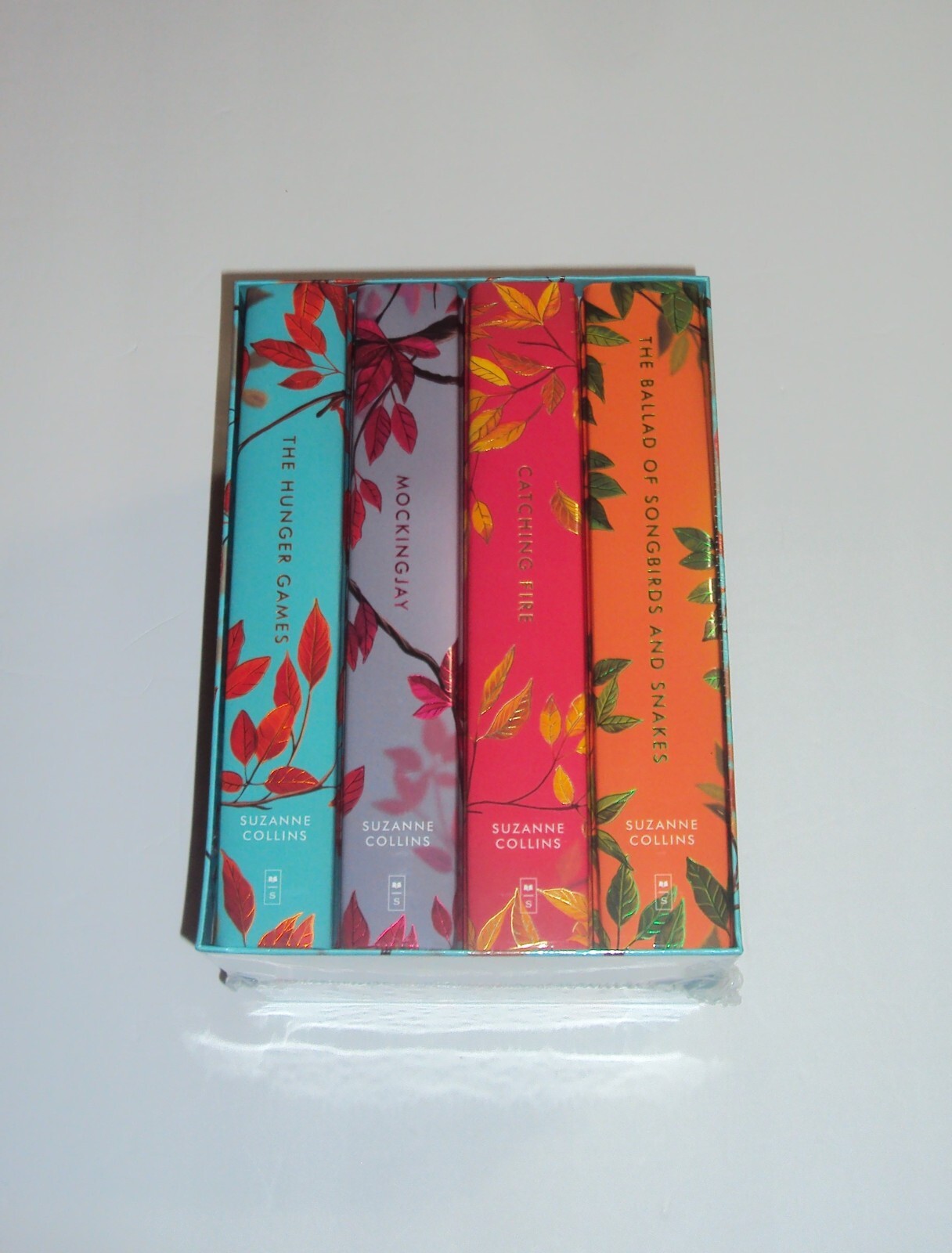 The Hunger Games Deluxe Collection – UK 4-Book Set by Suzanne Collins
