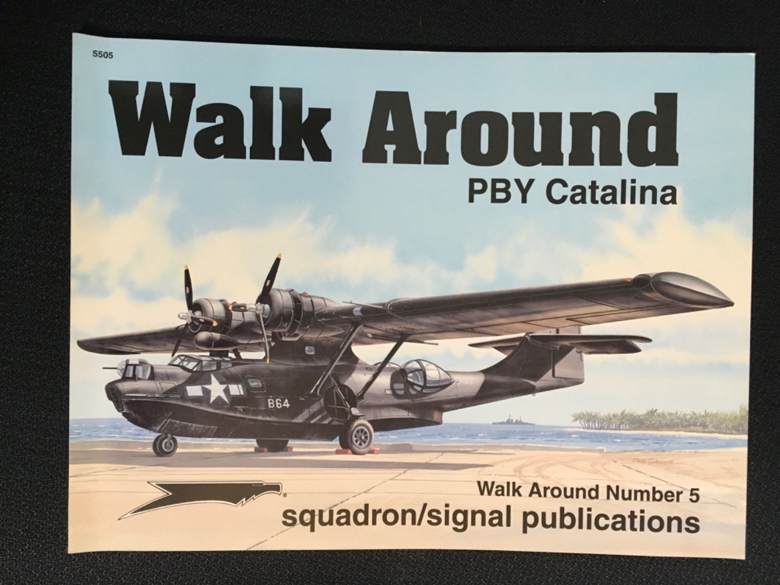 P-40 WARHAWK WALK AROUND Number 8 Squadron Signal WWII Military Aircraft Drendel