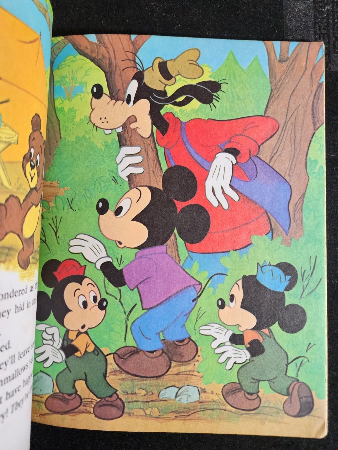 Walt Disney’s Mickey Mouse and Goofy The Big Bear Scare Little Golden Book T3813