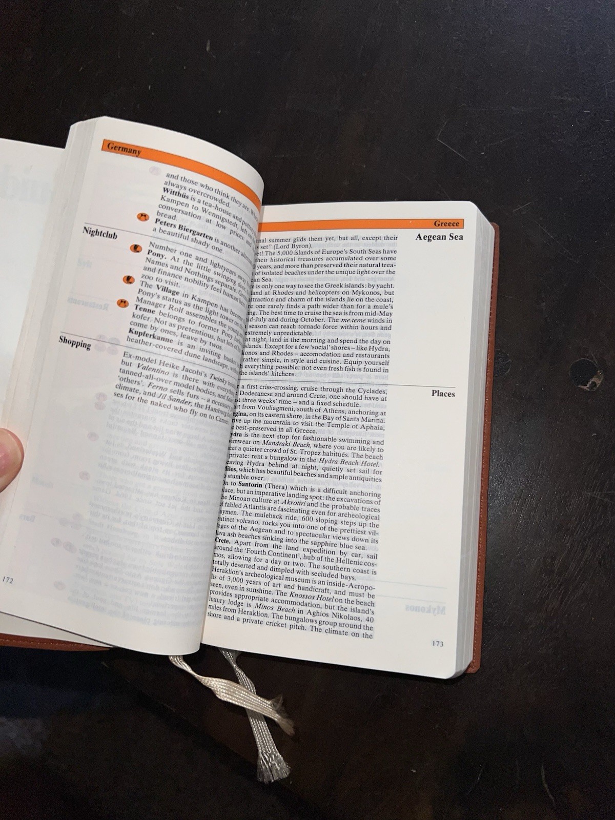 Vintage 1977 IN World Guide – Over 500 Pages In Compact Edition