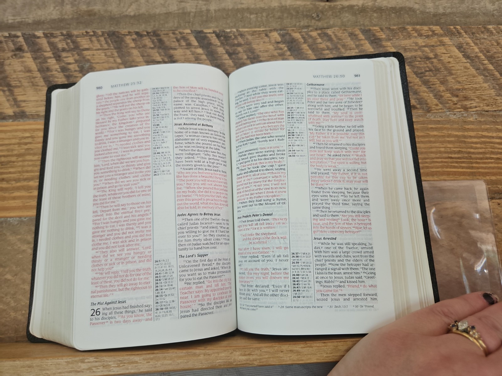 Classic 1984 NIV Compact Reference Bible in Black Bonded Leather Red Letter VG