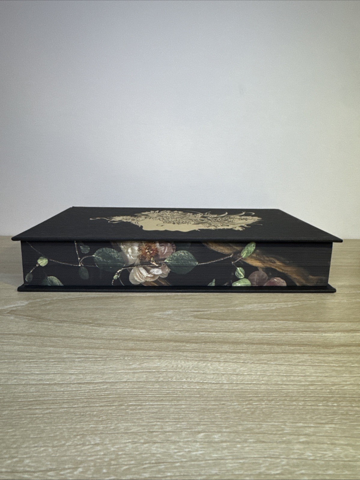 Shield of Sparrows Deluxe Special Ed. Devney Perry Sprayed Edges First Print 🔥