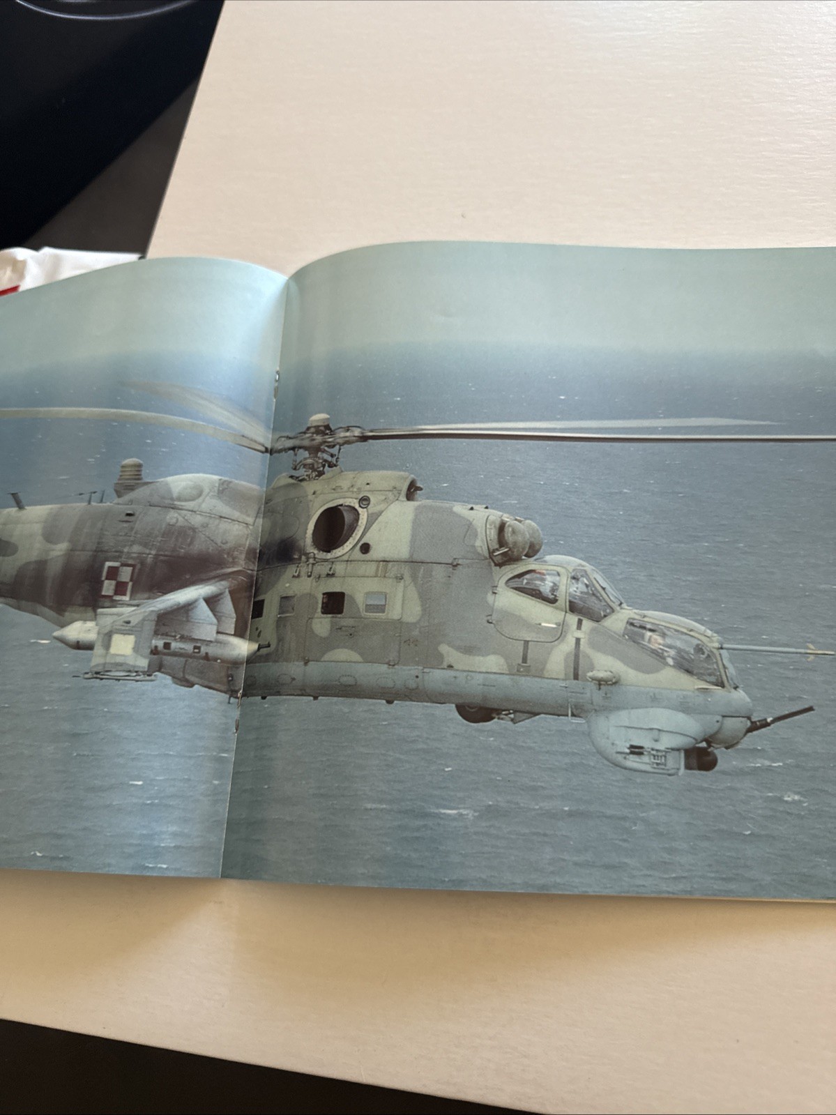 VERLINDEN Lock On #16 Aircraft Photo Ref. Book Mi-24W Hind E Gunship #733 C51