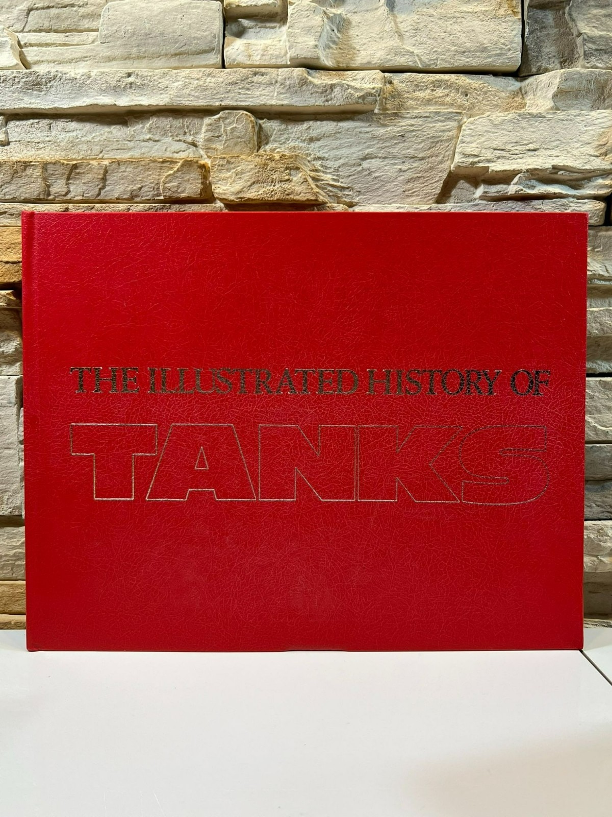 The Illustrated History of Tanks by Andy Lightbody and Joe Poyer 1989 HCDJ