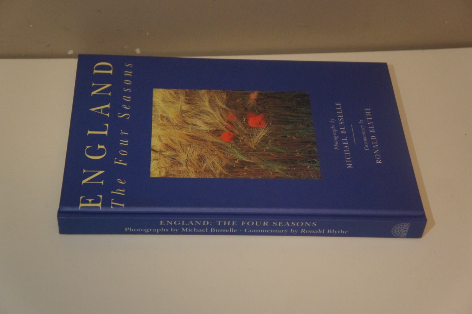England: The Four Seasons by Busselle, Michael – Hardcover