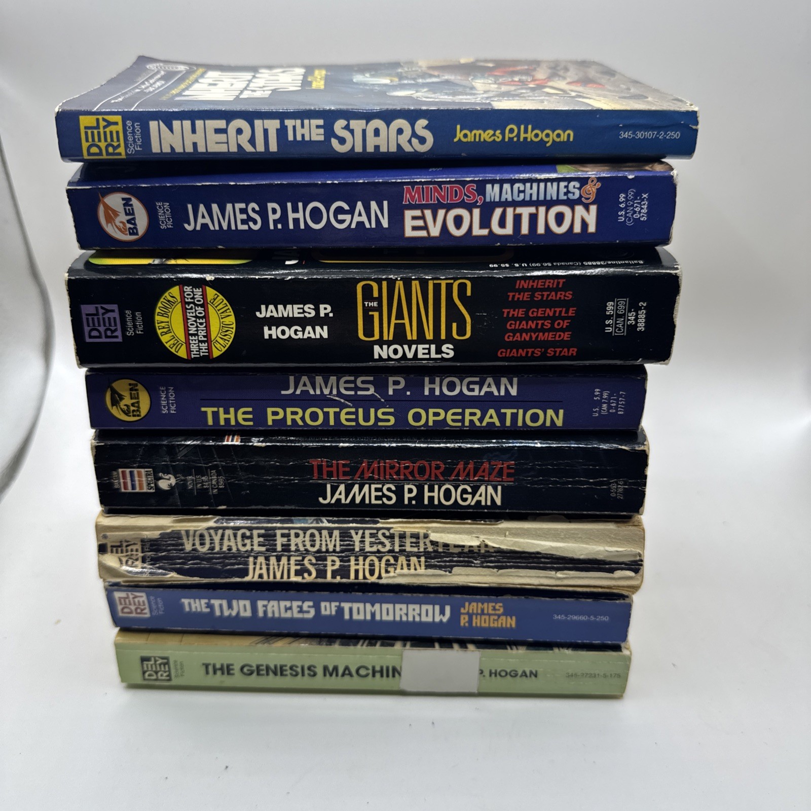 JAMES P. HOGAN Lot 8 Vtg Sci-Fic PB Novels INHERIT THE STARS & Various Others