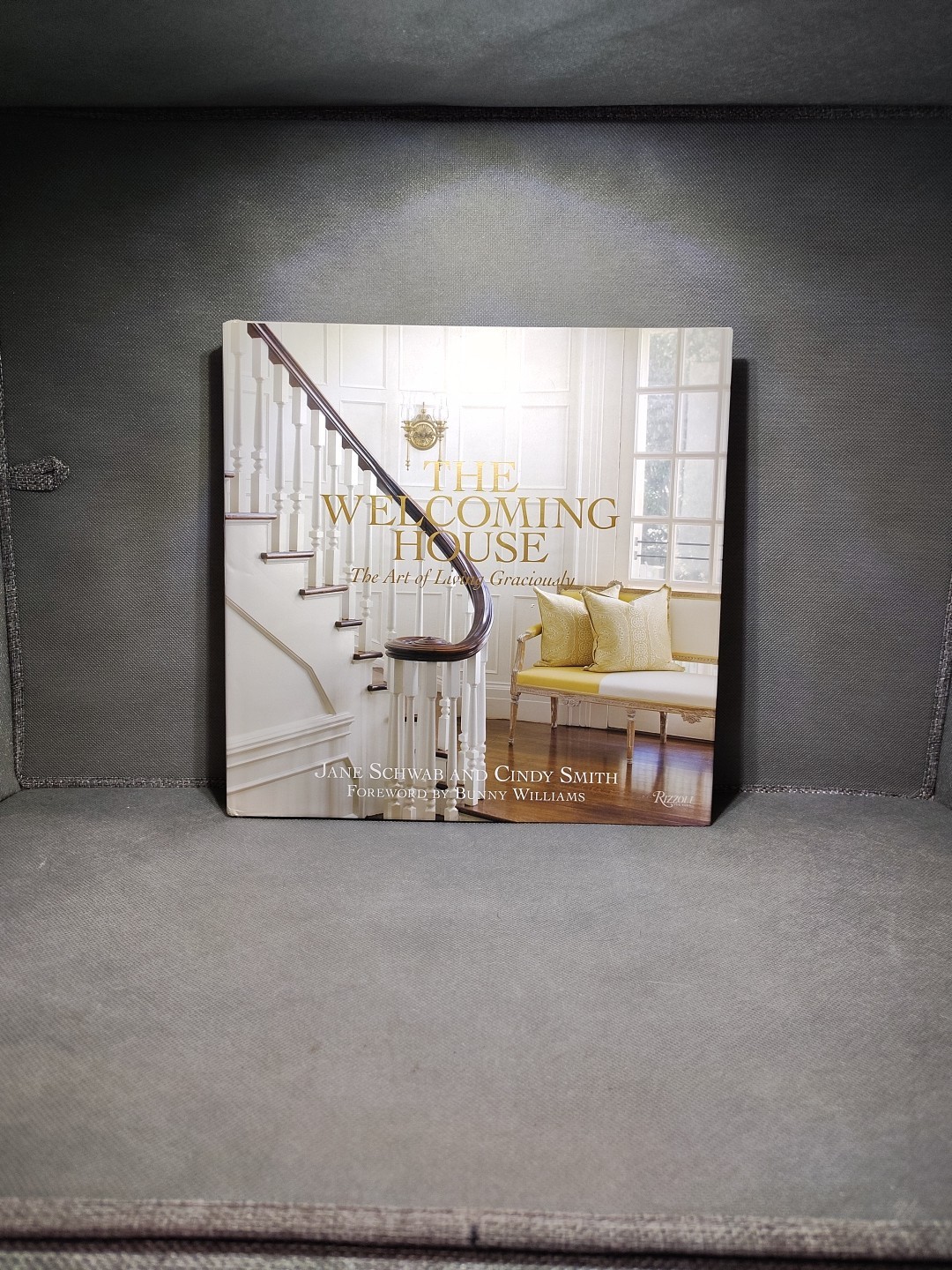 Welcoming House : The Art of Living Graciously by Cindy Smith and Jane Schwab…