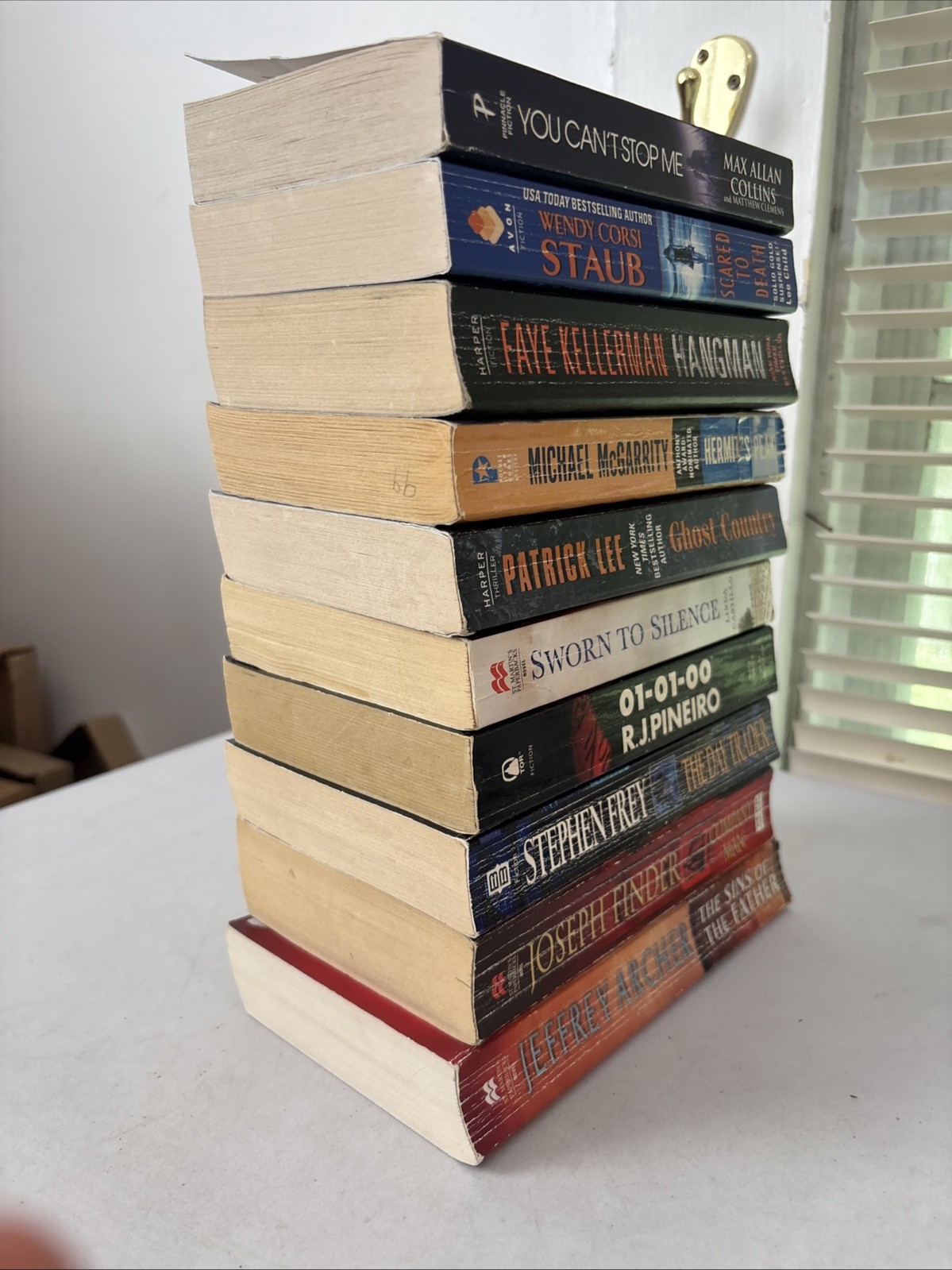 Lot of 10 – Mystery and Thrillers – Mixed Authors – FREE SHIPPING