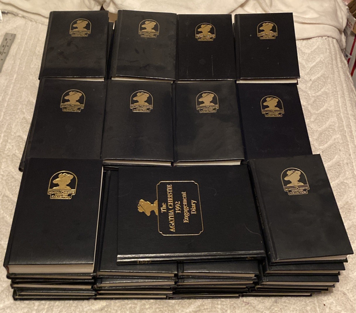 Agatha Christie Mystery Collection Leatherette 85 Book Lot Book End Boxed Bantam