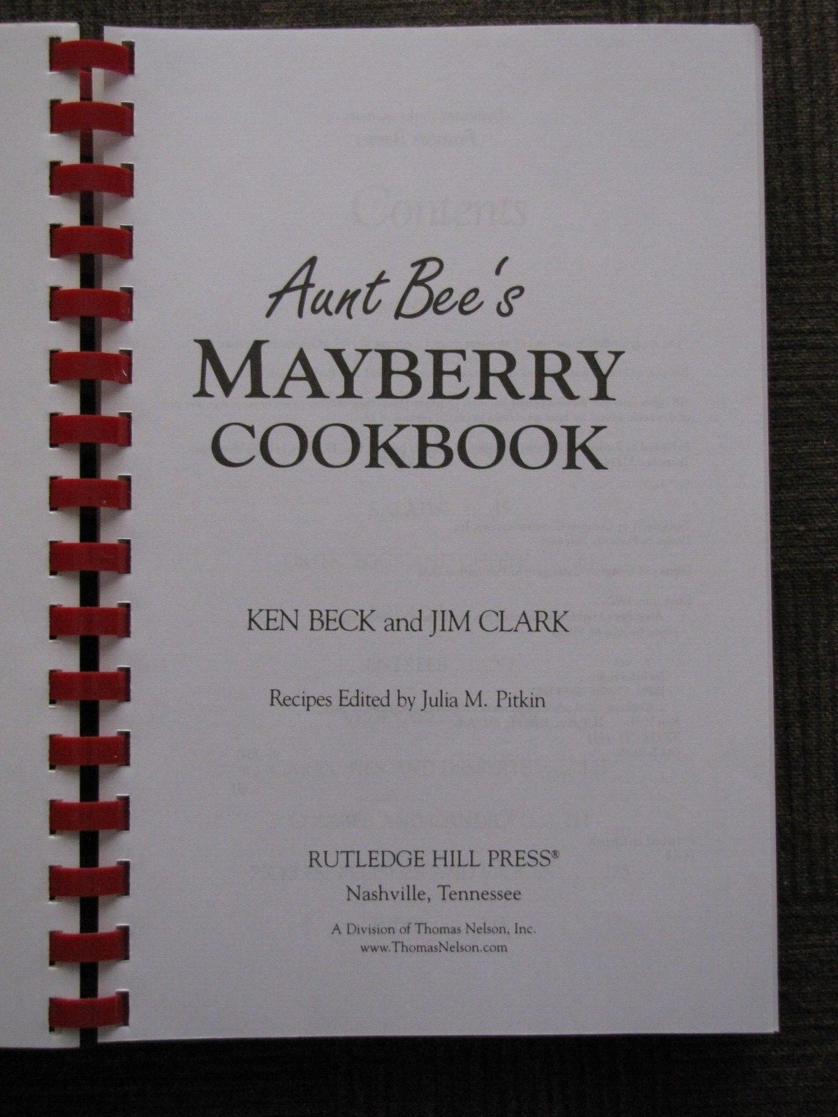 Aunt Bee’s MAYBERRY COOKBOOK Ken Beck & Jim Clark Edited by Julia M. Pitkin 1991