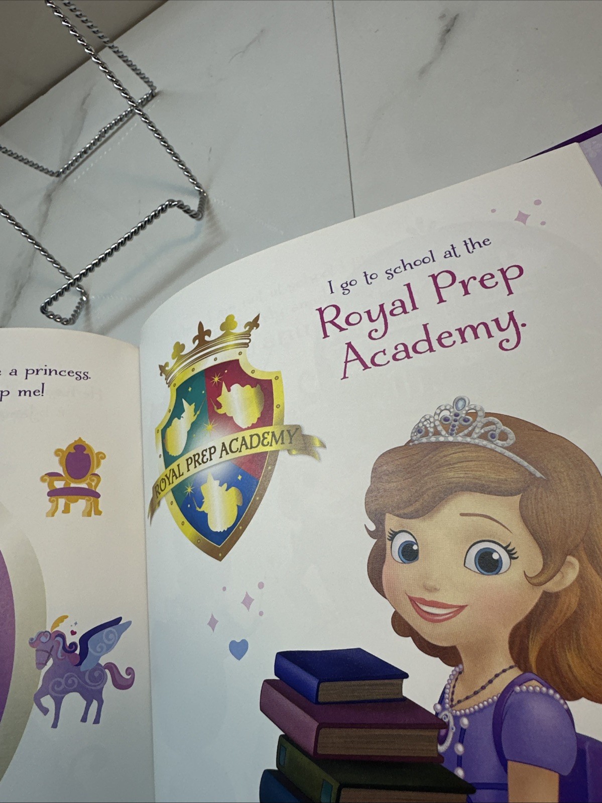 Disney Sofia the First Becoming a Princess Storybook and Amulet Necklace Gift