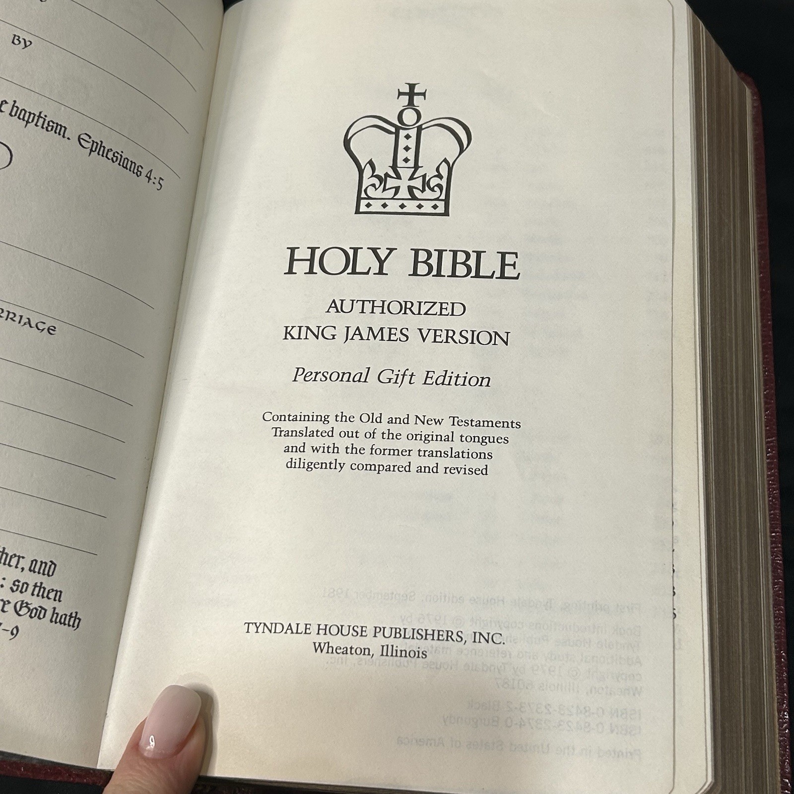 KJV HOLY BIBLE Gift Edition Tyndale Red Letter King James Version 2374-0 9/1981