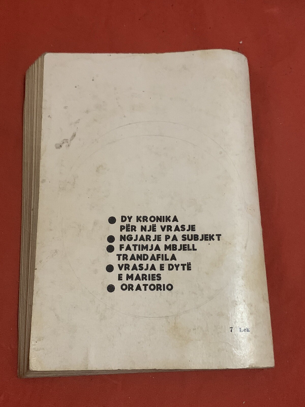 OLD ALBANIAN BOOK-NOVELE-DY KRONIKA PER NJE VRASJE-AGIM ISAKU-1991-283 pages