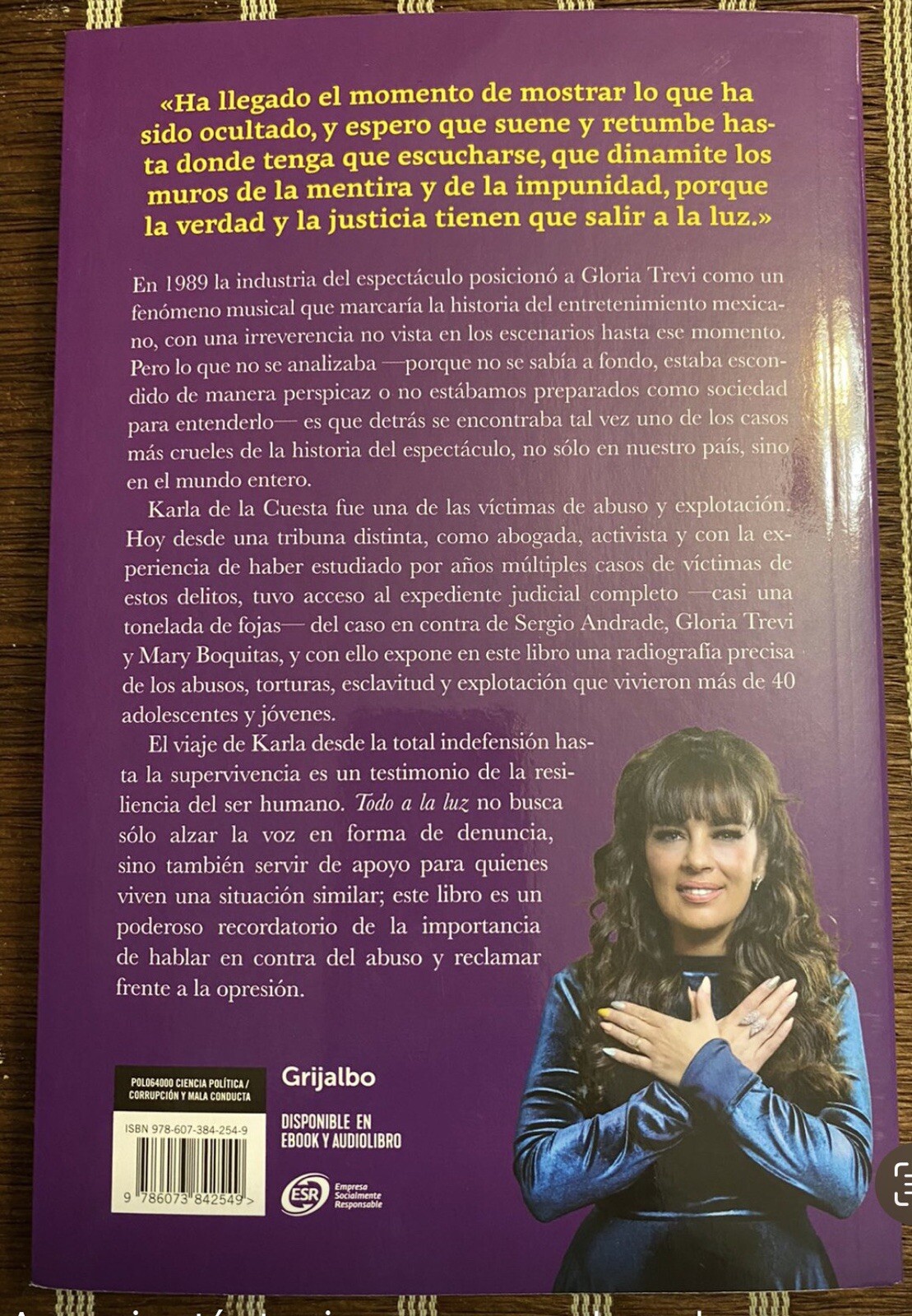TODO A LA LUZ De KARLA DE LA CUESTA