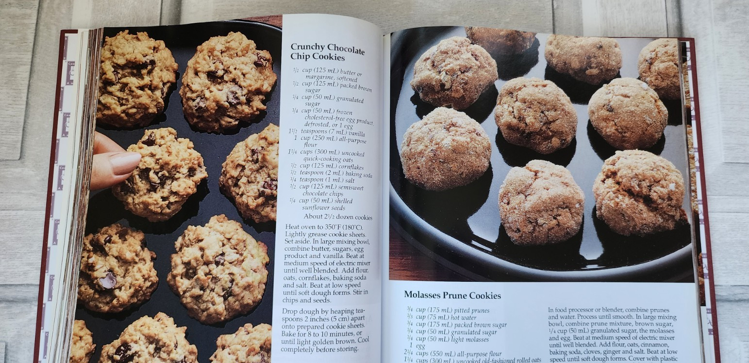 Cooking Club America Ultimate Cookies & Bars hardcover cookbook 2007 255 pages