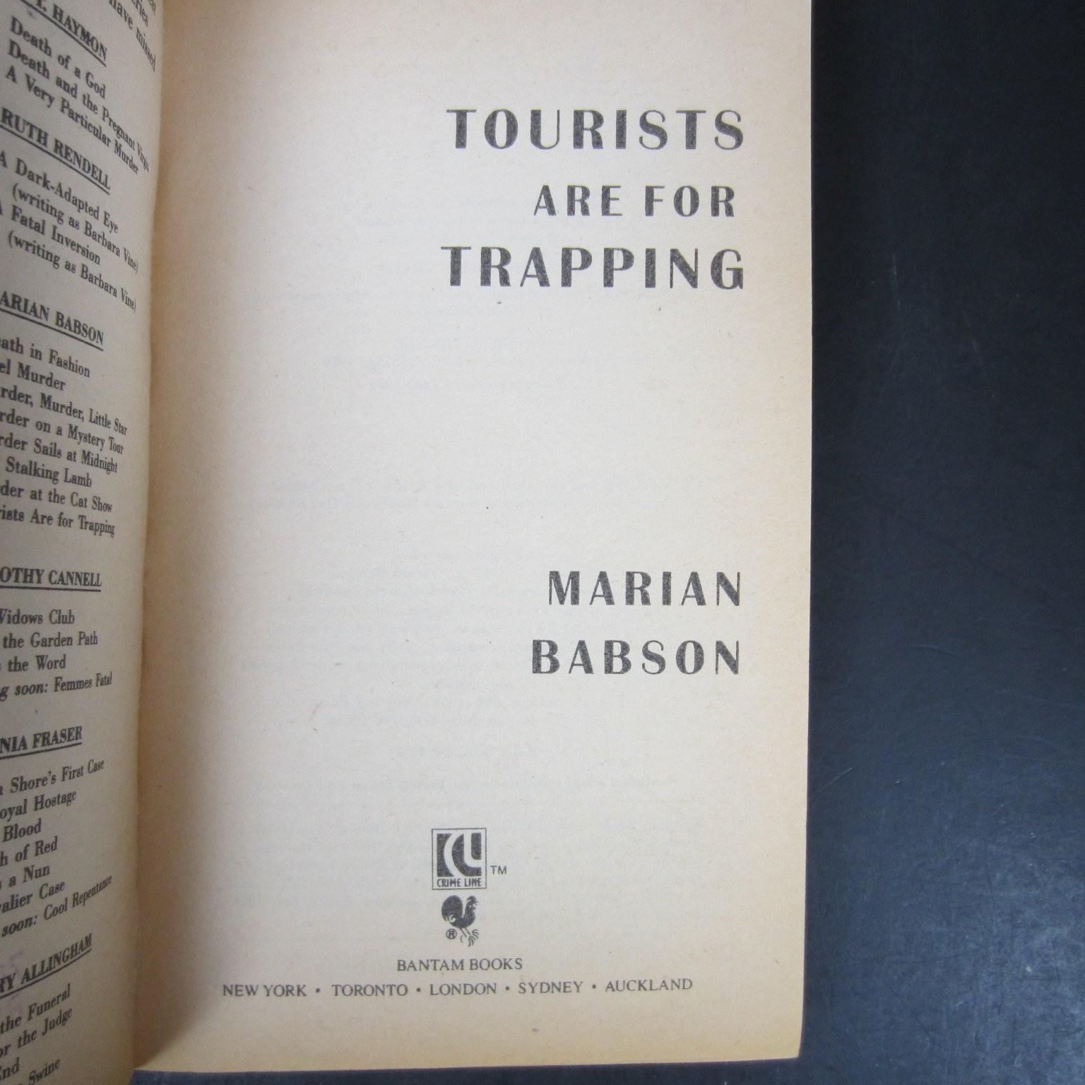 Tourists Are For Trapping Marian Babson 1991 Mystery Crime Novel Bantam Books PB