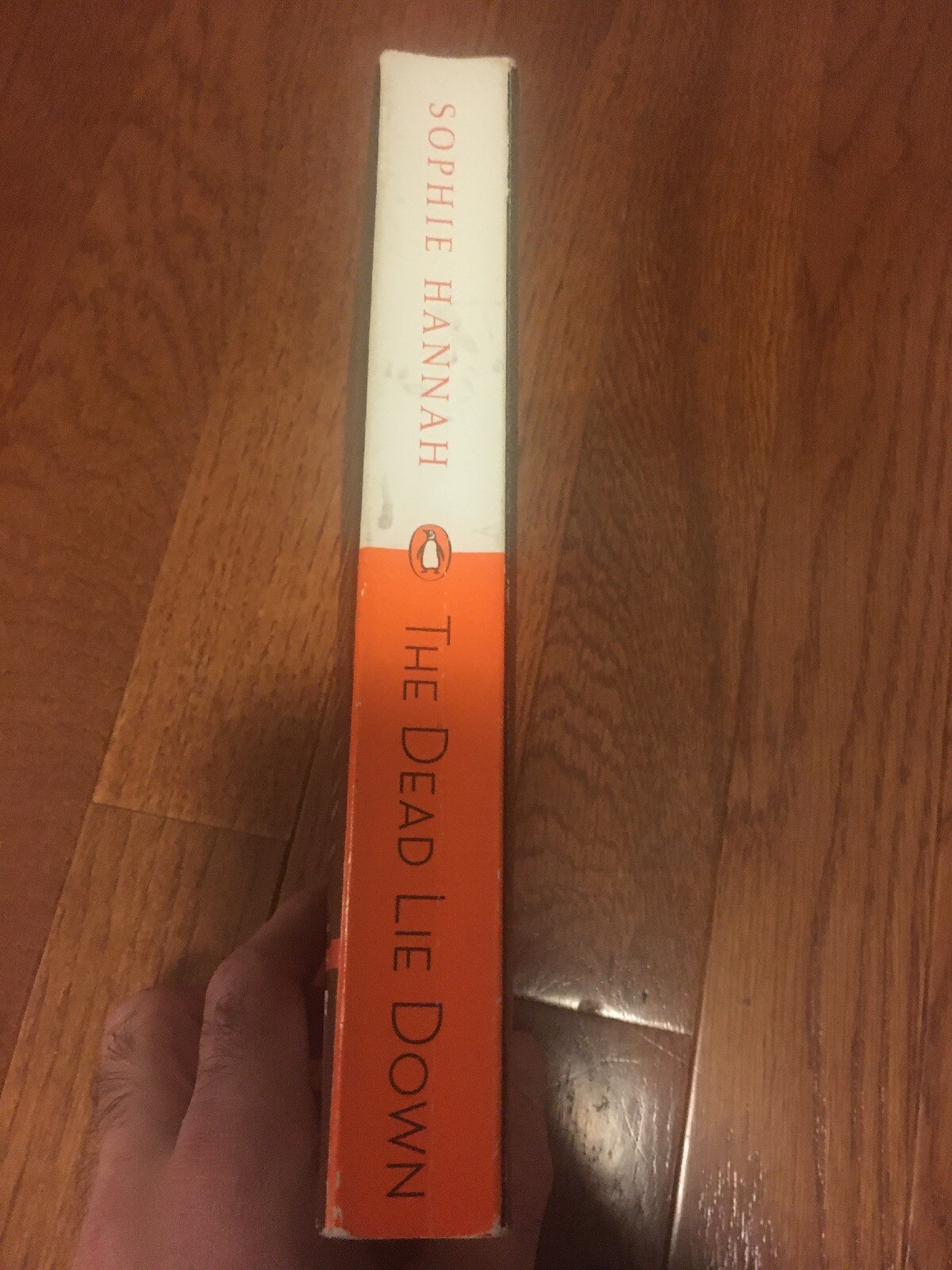 A Zailer and Waterhouse Mystery: The Dead Lie Down 4 by Sophie Hannah (2010,…