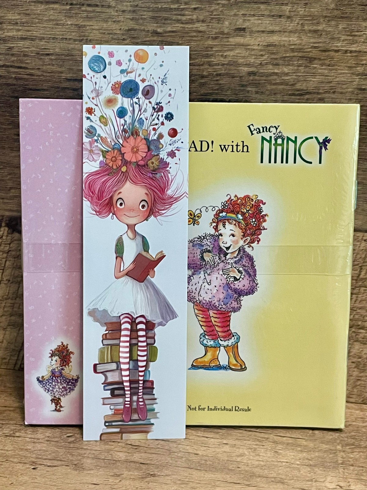 I Can Read Phonics with Fancy Nancy – 12 Books Long & Short Vowels Plus Bookmark
