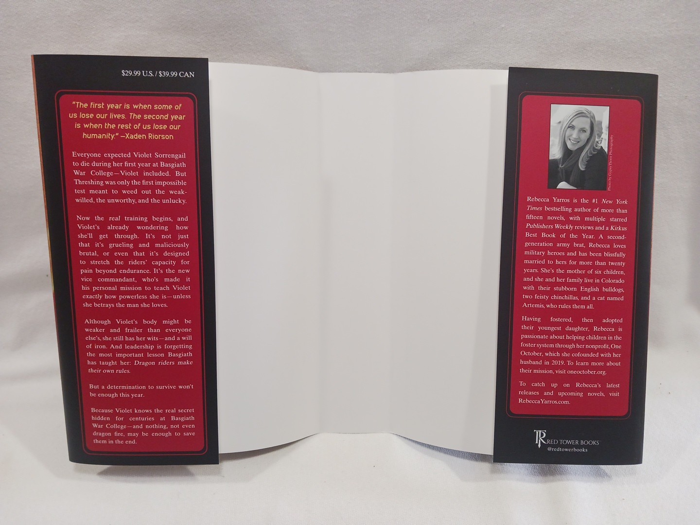 Yarros Iron Flame Black Sprayed Edges HC DJ First Edition 1st Printing LIKE-NEW