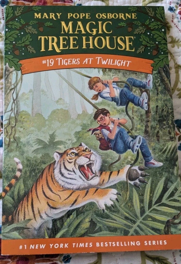 Tigers at Twilight (Magic Tree House, No. 19) – Paperback – GOOD