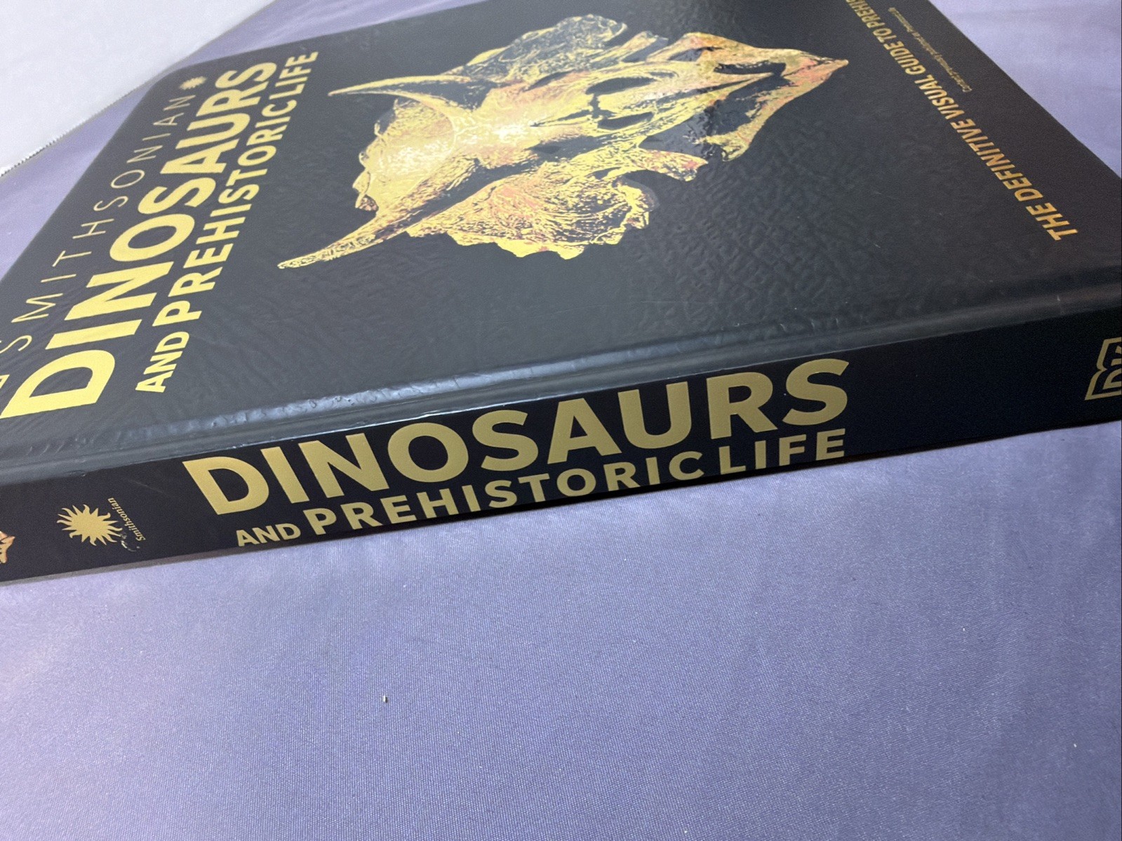 Dinosaurs & Prehistoric Life: The Definitive Visual Guide to Prehistoric Animals
