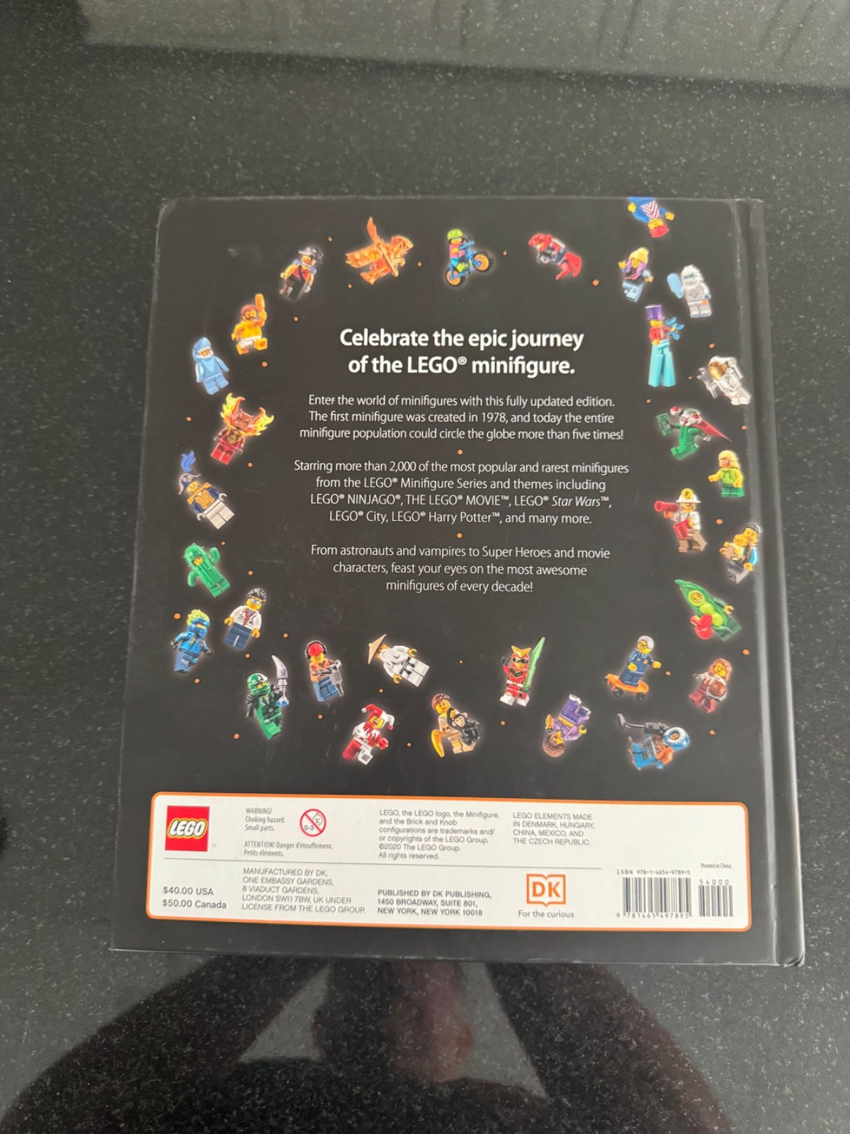 LEGO MINIFIGURE A Visual History – New Edition – With Exclusive Orange Spaceman!