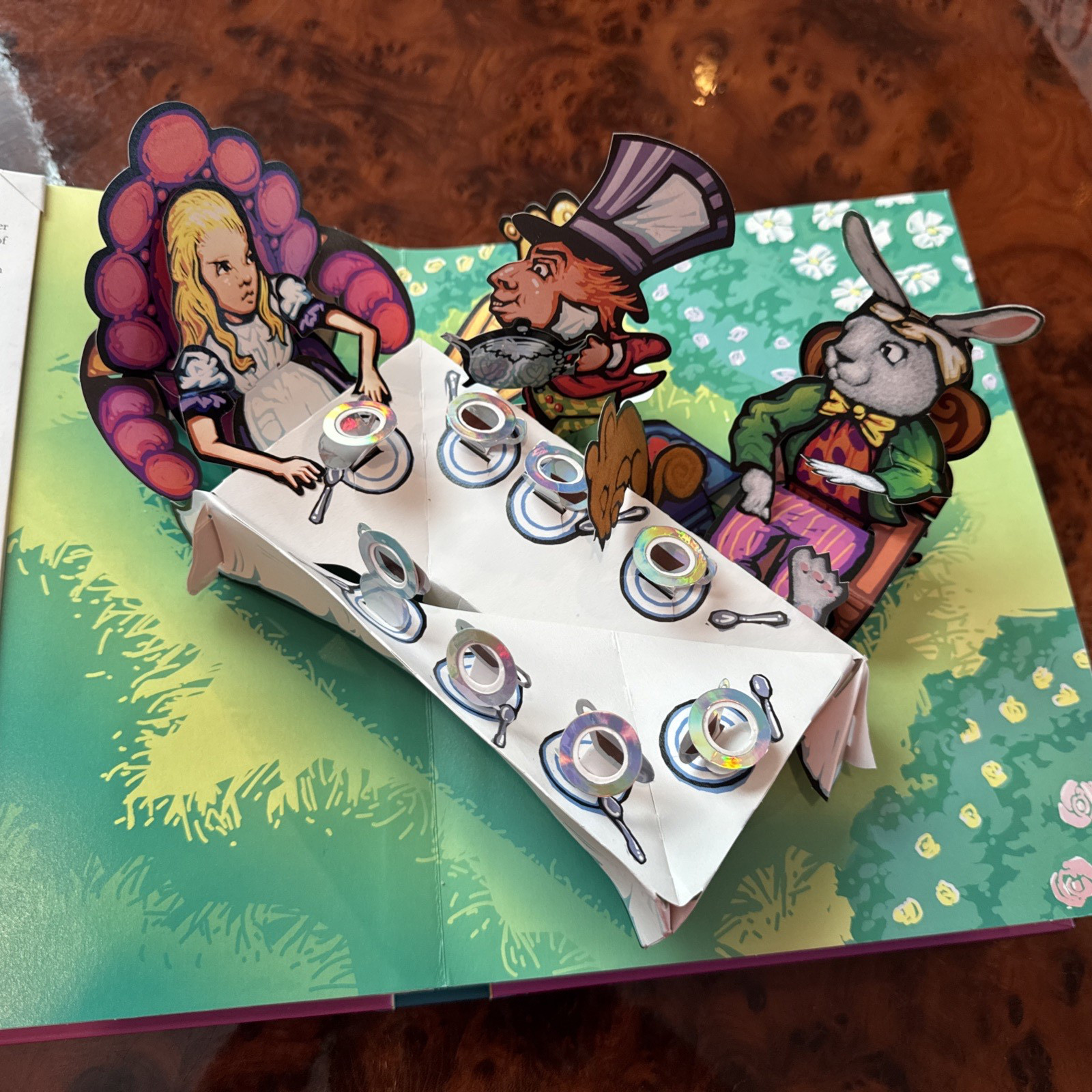 Brand New !! Alice’s Adventures in Wonderland by Lewis Carroll & Robert Sabuda