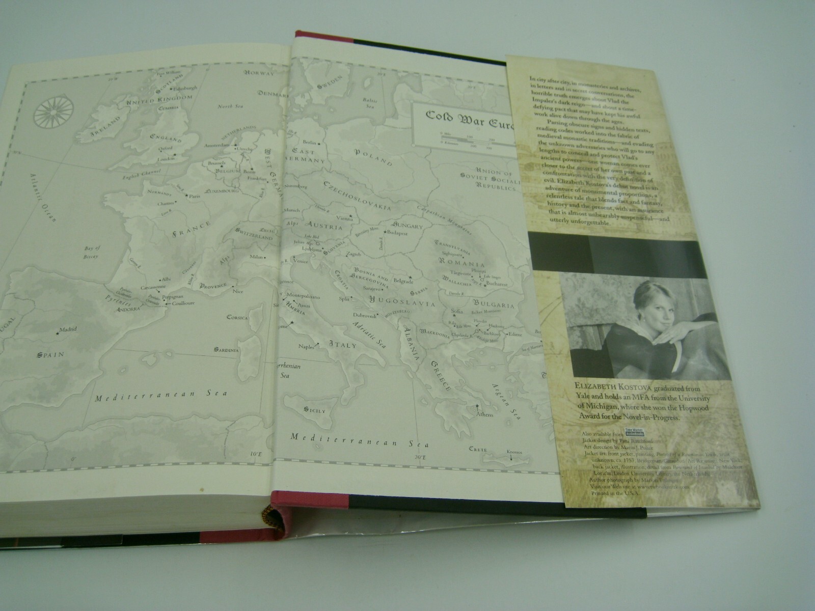 Elizabeth Kostova THE HISTORIAN 1st Edition 1st Printing Like New