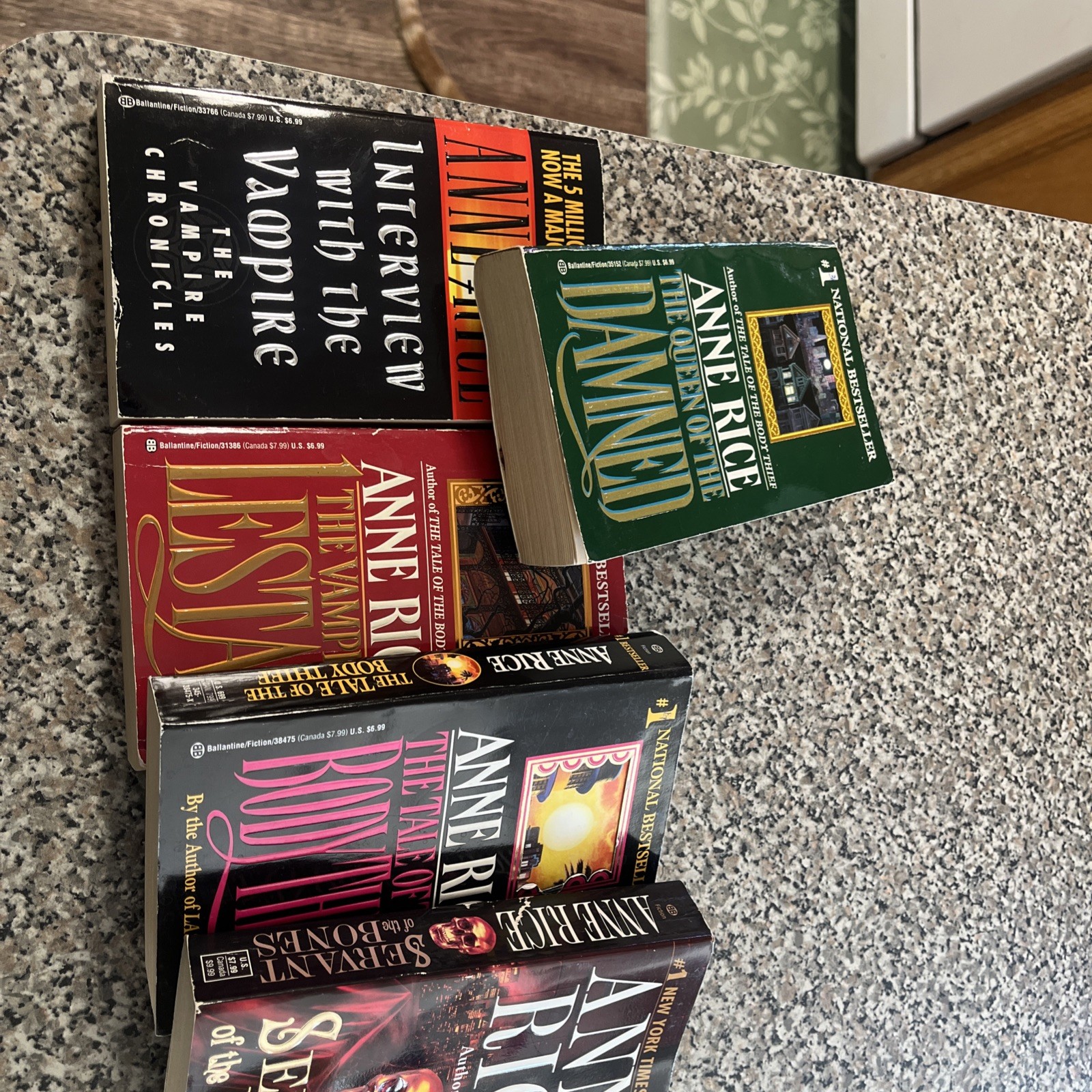 5 Anne Rice Vampire Chronicles Soft Back Book Set