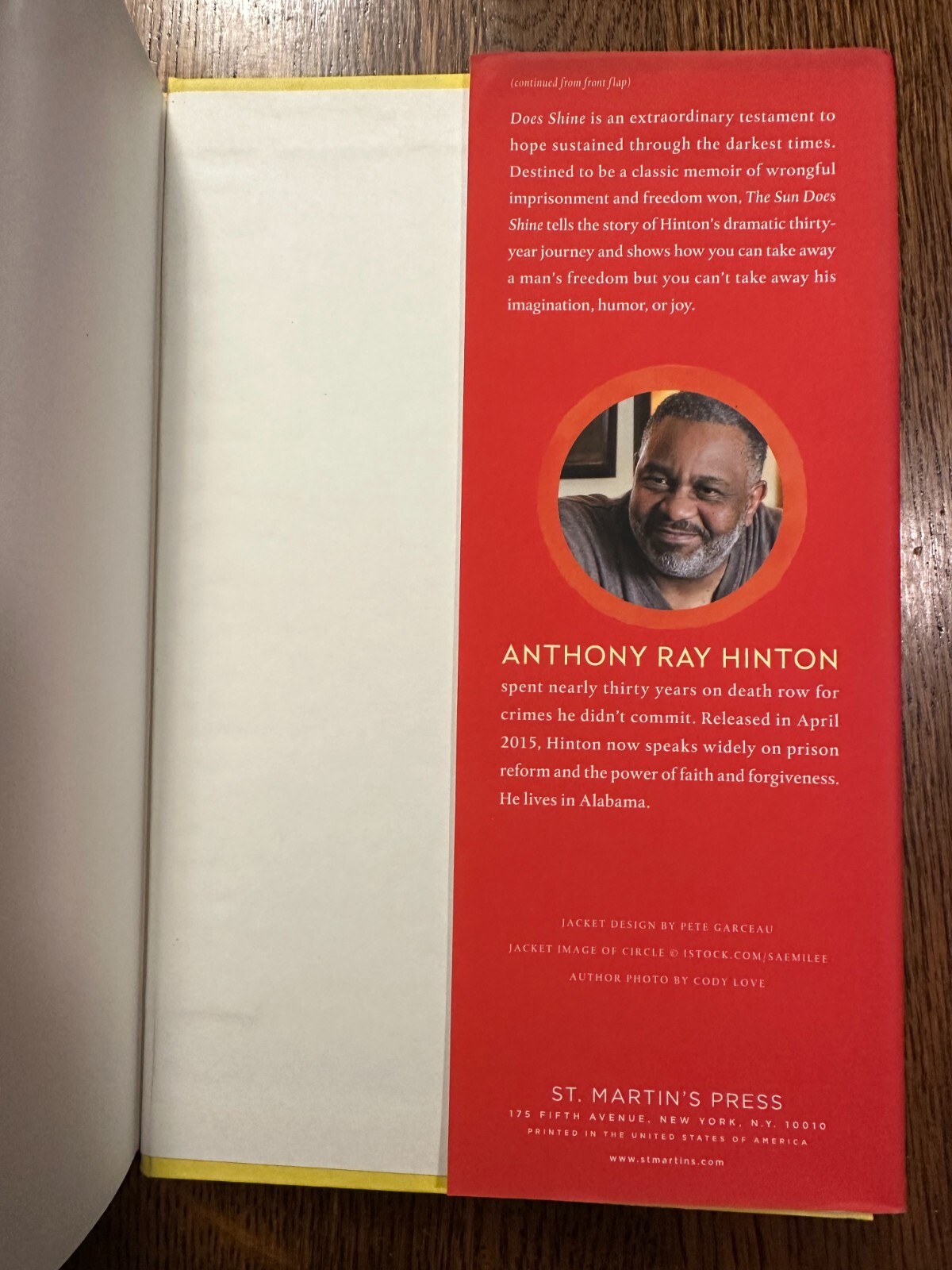 SIGNED The Sun Does Shine by Anthony Ray Hinton (2018, Hardcover) LEGAL MEMOIR