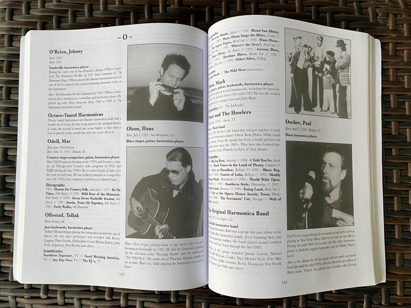 Mel Bay Publications THE ENCYCLOPEDIA OF THE HARMONICA 2002 Peter Krampert NEW!