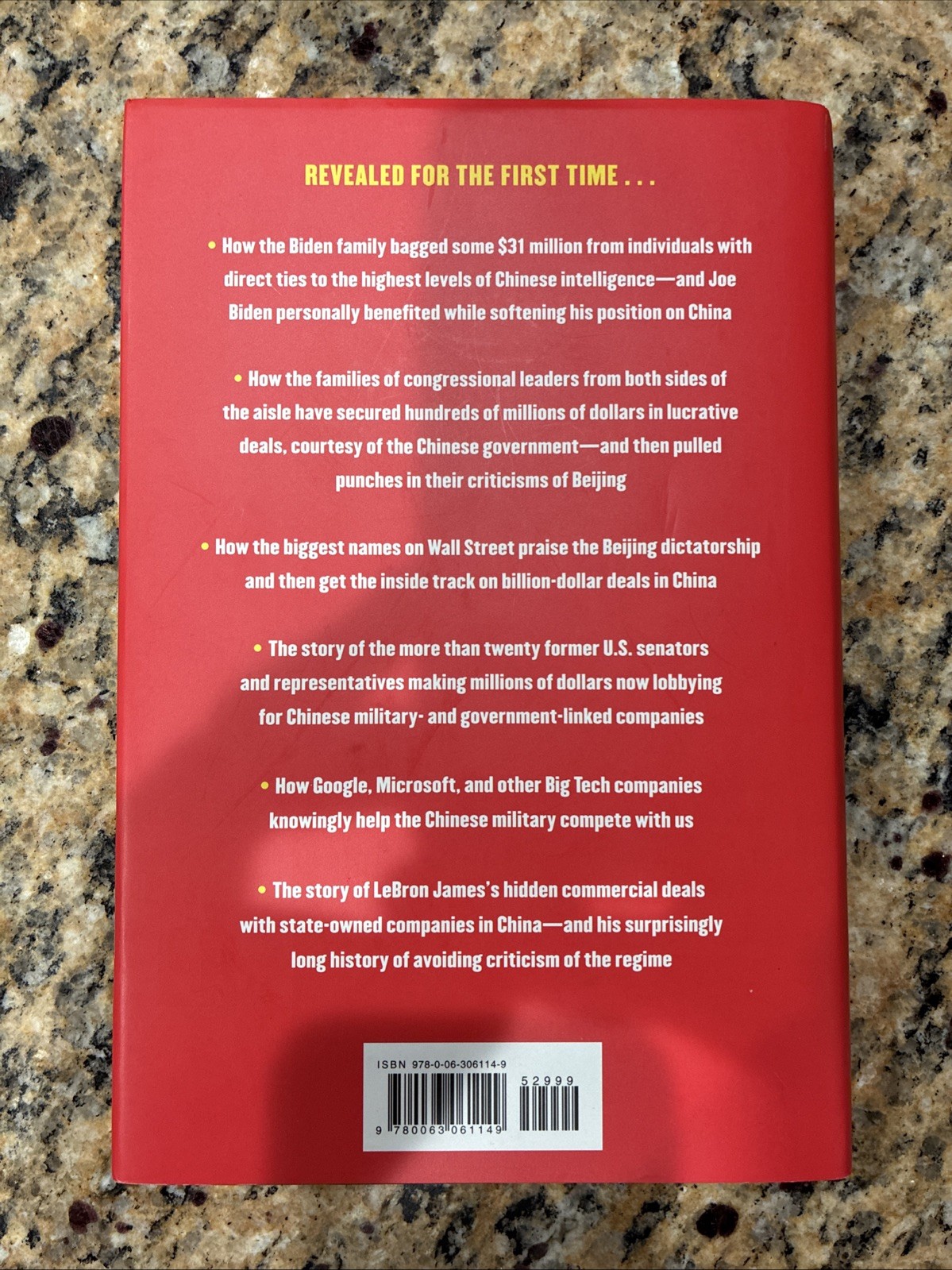 Red-Handed : How American Elites Get Rich Helping China Win by Peter Schweizer
