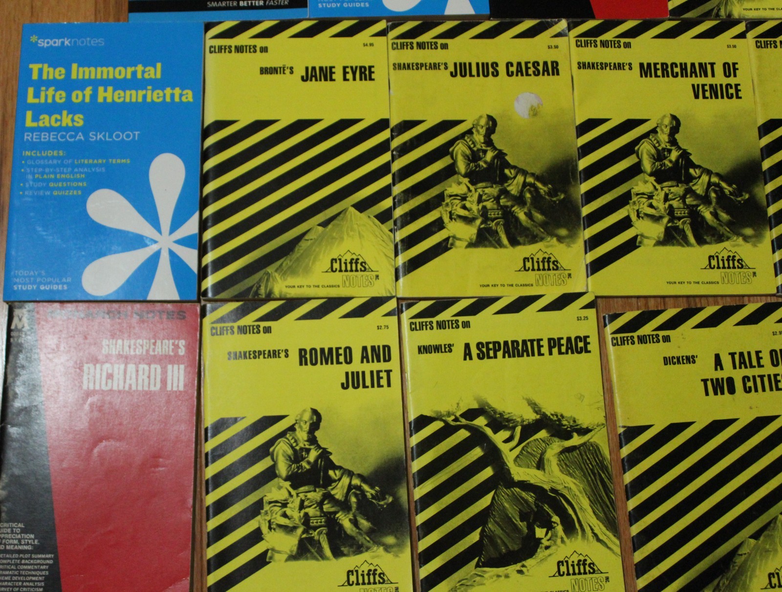 Lot lf 26 Different Cliffs Notes; several Shakespeare Also Monarch & Spark Note