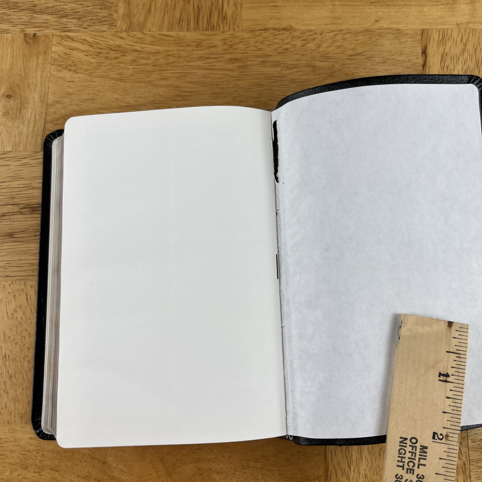 Compact Gift Bible NLT (Bonded Leather, Black) – bonded_leather Tyndale