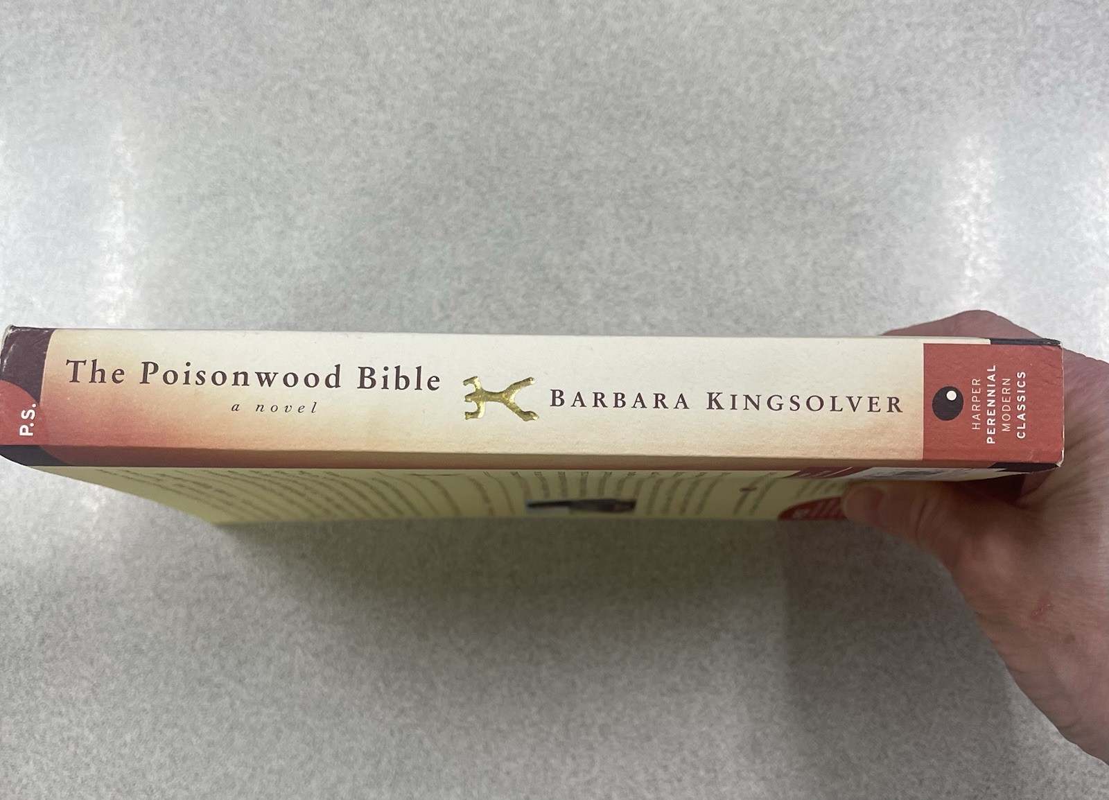 The Poisonwood Bible by Barbara Kingsolver VERY GOOD CONDITION Paperback