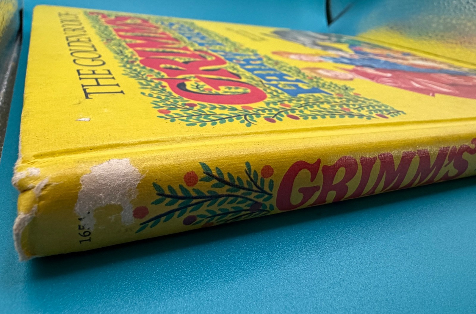 Grimm’s Fairy Tales 1977 Golden Book Deluxe Hardcover Benvenuti Illus 140 Pages