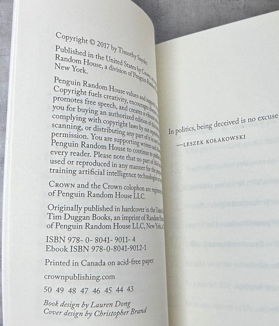 On Tyranny: Twenty Lessons from the Twentieth Century Snyder, Timothy paperback