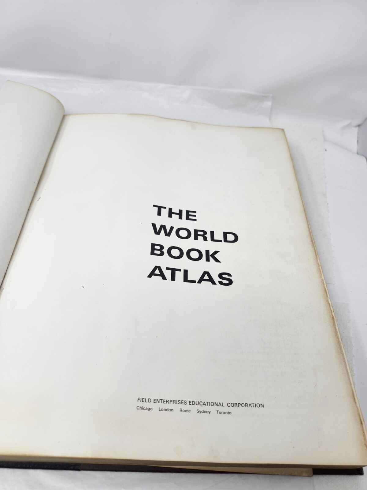 The World Book Atlas 1971 Hard Cover Maps Populations Moon Photos 392 Pages