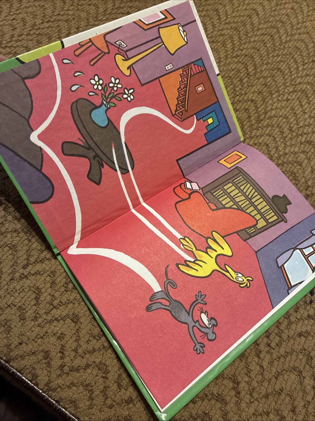 LN In a people house Dr. Seuss hardcover book 6.75″ x 9.25″