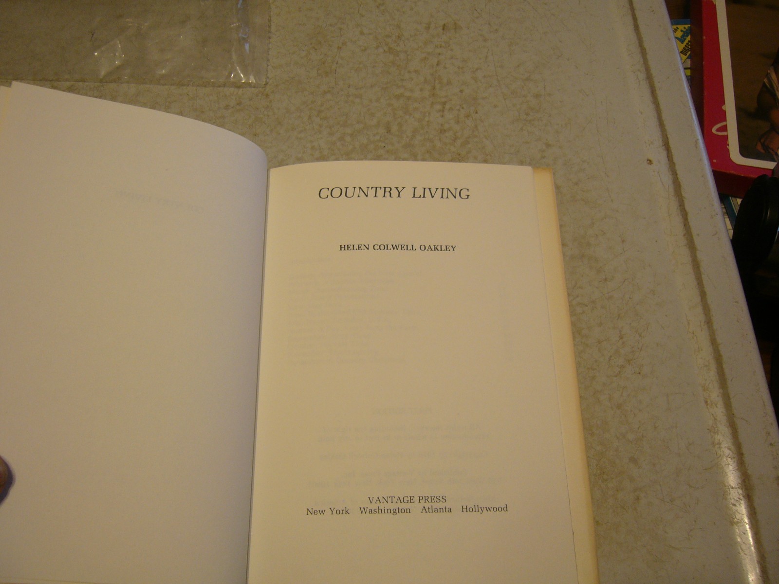 COUNTRY LIVING Oakley, Helen Colwell 1978 First Edition HC/DJ 61 Pages